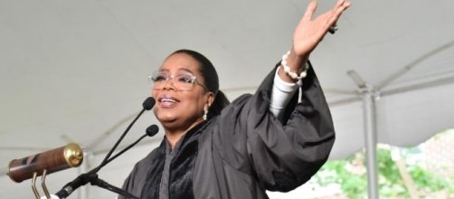 Oprah gives inspiring speech at Agnes Scott - Photo: Blasting News Library - ajc.com