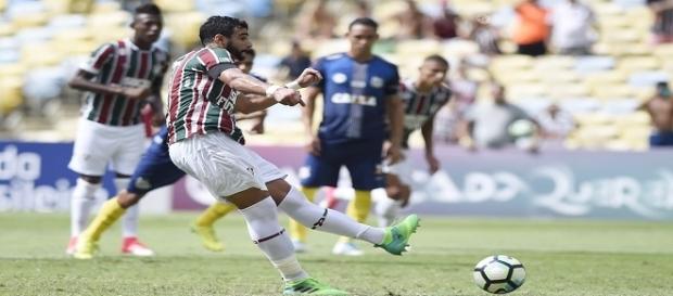 Com dois gols, Henrique Dourado foi o destaque da vitória do Flu sobre o Santos no Maracanã (Foto: Twitter) Com dois gols, Henrique Dourado foi o destaque da vitória do Flu sobre o Santos no Maracanã (Foto: Twitter)