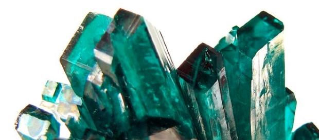 Dioptase with Cerussite Namibia Rob Lavinsky, iRocks.com – CC-BY-SA-3.0 Dioptase with Cerussite Namibia Rob Lavinsky, iRocks.com – CC-BY-SA-3.0