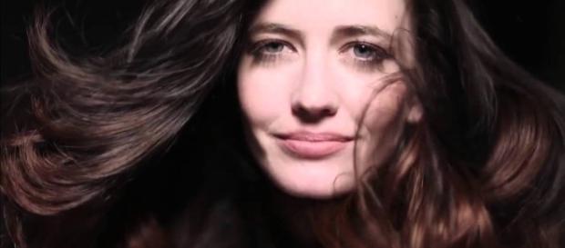 Eva Green em campanha promocional (via Google Imagens) Eva Green em campanha promocional (via Google Imagens)