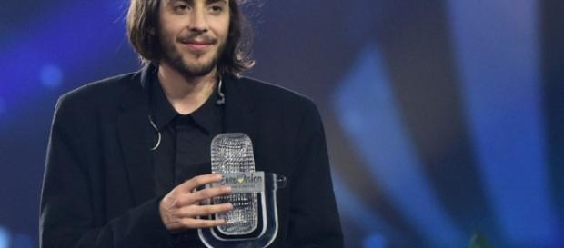 Salvador Sobral a offert au Portugal la première victoire de son histoire ! Salvador Sobral a offert au Portugal la première victoire de son histoire !