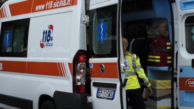 Auto pirata investe un ragazzo di 28 anni