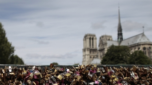 I lucchetti dell'amore a Parigi, un peso sulle strutture