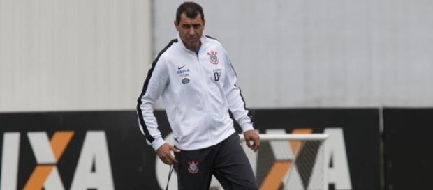 Fábio Carille pode ter novos reforços para seu elenco nos próximos dias (Foto: Daniel Augusto Jr/Agência Corinthians) Fábio Carille pode ter novos reforços para seu elenco nos próximos dias (Foto: Daniel Augusto Jr/Agência Corinthians)