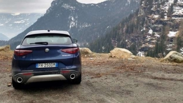 Alfa Romeo Stelvio prova su strada (Foto 26/55) | AllaGuida - allaguida.it
