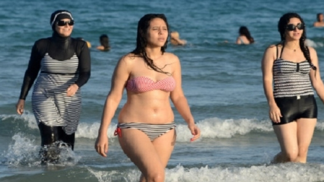 Les femmes en burkini sur les plages de Cannes