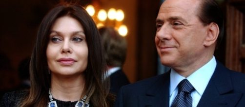 Causa persa: Berlusconi deve continuare a garantire all'ex moglie un mantenimento mensile di due milioni di euro.