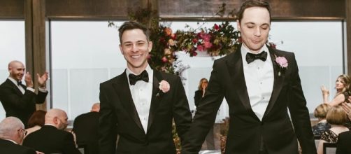 Jim Parsons (o Sheldon!) e Todd Spiewak se casam após 14 anos juntos - papelpop.com
