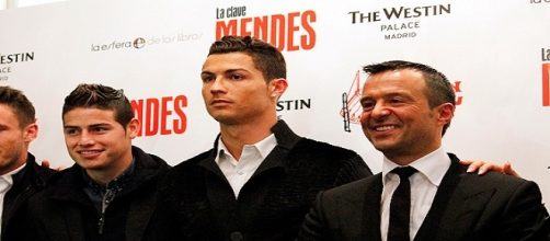 Il potente procuratore portoghese Jorge Mendes (a destra) porta anche James Rodriguez (a sinistra accanto a Cristiano Ronaldo) all'Inter?