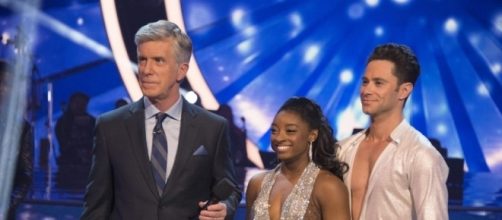 Simone Biles and Sasha Farber eliminted from 'Dancing with the Stars.' - Photo: Blasting News Library - tigerbeat.com