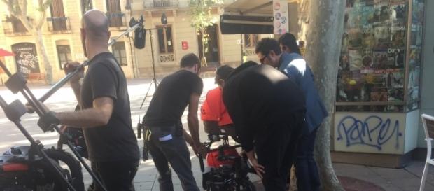 El equipo técnico y ambos actores revisando que todas las cámaras y todo el sonido esté bien El equipo técnico y ambos actores revisando que todas las cámaras y todo el sonido esté bien