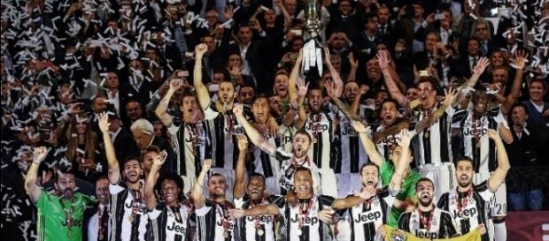 La Vecchia Signora celebrando su duodécima Copa Italia La Vecchia Signora celebrando su duodécima Copa Italia