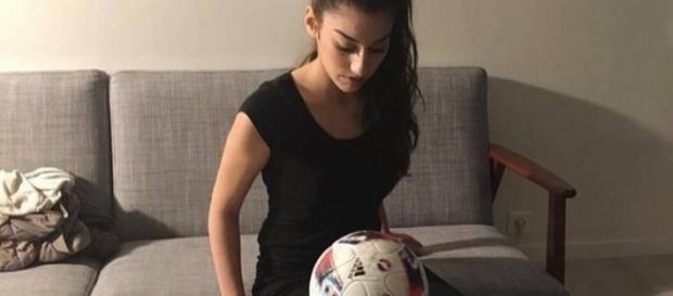 Lisa 'manda muito bem' no futebol. Lisa 'manda muito bem' no futebol.