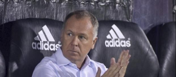 Jogador é o segundo reforço para o ataque de Mano Menezes Jogador é o segundo reforço para o ataque de Mano Menezes