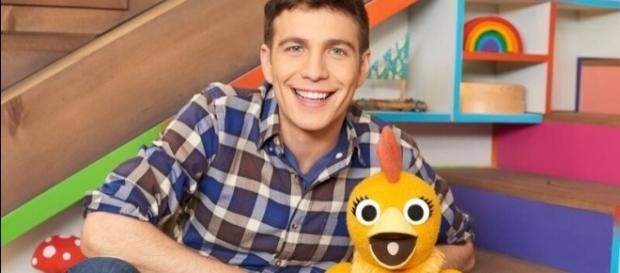 Tim hosts a show on Sprout called "Sunny Side Up". / Photo via Beth Blenz-Clucas, Sugar Mountain PR. Used with permission. Tim hosts a show on Sprout called "Sunny Side Up". / Photo via Beth Blenz-Clucas, Sugar Mountain PR. Used with permission.