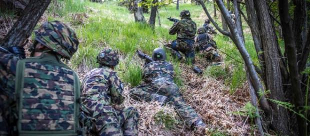 Una fase dell'edizione 2016 della competizione per pattuglie militari (Foto Italian Raid Commando - Unuci) Una fase dell'edizione 2016 della competizione per pattuglie militari (Foto Italian Raid Commando - Unuci)