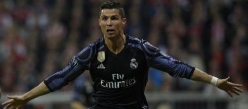 Cristiano Ronaldo abriendo el marcador para el Real Madrid. Foto vía: Twitter ElPartidazoDeCope