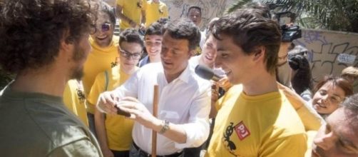 Dopo Roma, Renzi vorrebbe replicare l'iniziativa delle magliette gialle anche nelle zone colpite dal terremoto. Pioggia di critiche