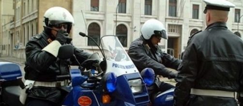 Poliziotto in moto incastrato tra autobus e fuoristrada: la morte di Marcello La Gioia