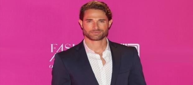 Ator se prepara para iniciar as gravações de nova novela Ator se prepara para iniciar as gravações de nova novela