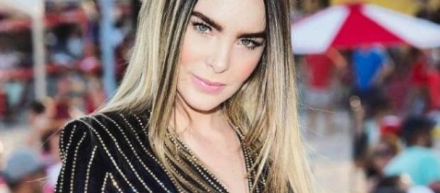 Belinda imita cejas de Cara Delevingne Belinda imita cejas de Cara Delevingne