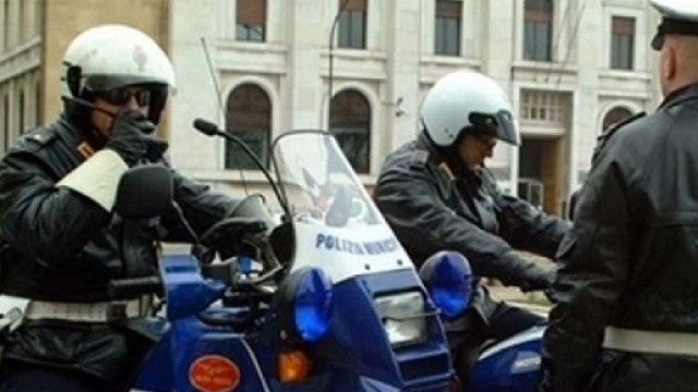 Poliziotto in moto incastrato tra autobus e fuoristrada: la morte di Marcello La Gioia