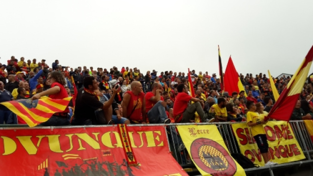 Tifosi del Lecce in trasferta.