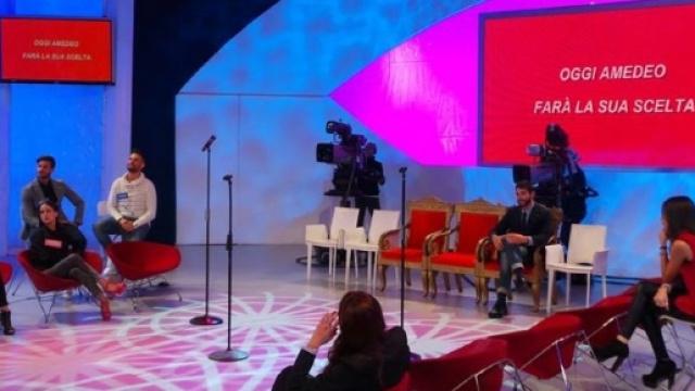 Uomini e Donne, puntata del 28 ottobre [DIRETTA LIVE] | Televisionando - televisionando.it