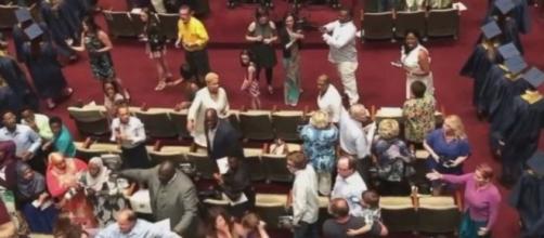 Fight breaks out at Tennessee high school graduation inside a church - Photo: Blasting News Library - ABC News - go.com