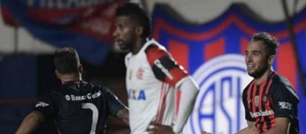 Derrota na Argentina custou a vaga do Flamengo Derrota na Argentina custou a vaga do Flamengo