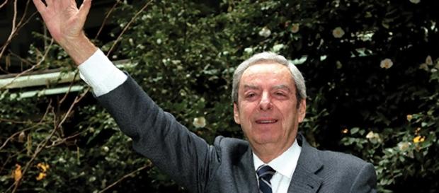 È morto il conduttore Daniele Piombi, uno dei volti storici della televisione italiana. È morto il conduttore Daniele Piombi, uno dei volti storici della televisione italiana.