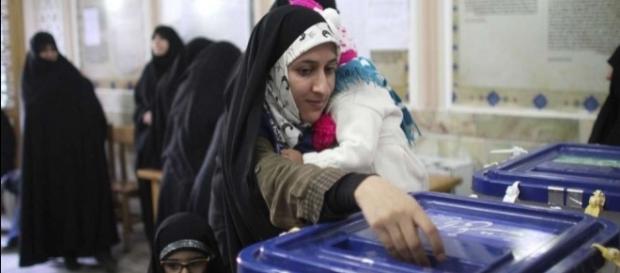 Il 19 maggio urne aperte in Iran. Contrapposti il moderato-riformista Rohani contro il conservatore Raisi Il 19 maggio urne aperte in Iran. Contrapposti il moderato-riformista Rohani contro il conservatore Raisi