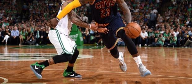 LeBron vuelve a demostrar por qué es el Rey (vía Twitter - NBA) LeBron vuelve a demostrar por qué es el Rey (vía Twitter - NBA)