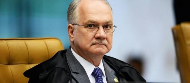 Ministro relator da Lava Jato no STF, Edson Fachin, fechou as portas de seu gabinete, ao ser indagado por jornalistas sobre delação de Joesley Batista Ministro relator da Lava Jato no STF, Edson Fachin, fechou as portas de seu gabinete, ao ser indagado por jornalistas sobre delação de Joesley Batista