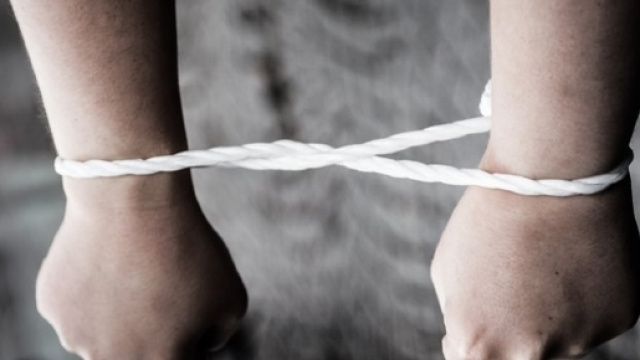 Amnesty International si batte per l'introduzione del reato di tortura in Italia.