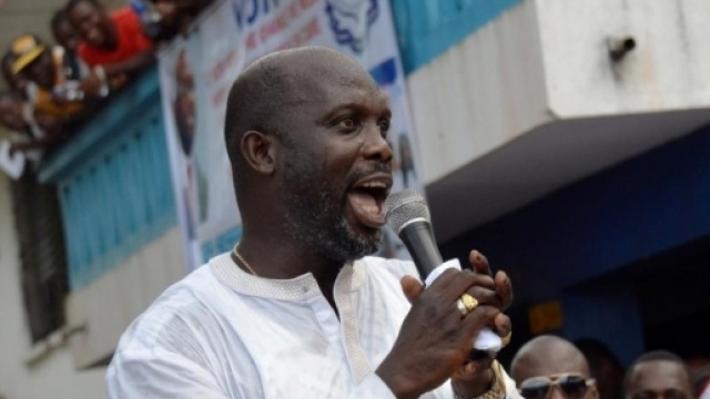 L'ex star del calcio internazionale, George Weah, durante un comizio nella capitale liberiana Monrovia nel 2014. (Fonte: AFP PHOTO / ZOOM DOSSO)