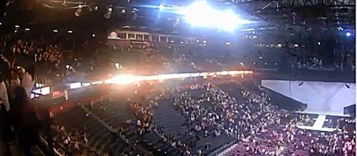 Moments inside Manchester Arena right after the explosion on Ariana Grande's concert criticoenserio