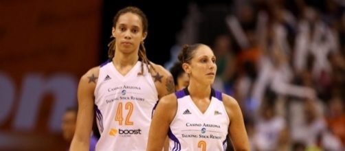 The Phoenix Mercury visit the San Antonio Stars on Friday night for a WNBA game. [Image via Blasting News image library/wbur.org]