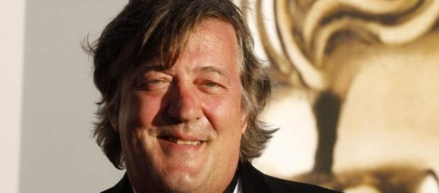 Actor Stephen Fry investigado por blasfémia Actor Stephen Fry investigado por blasfémia