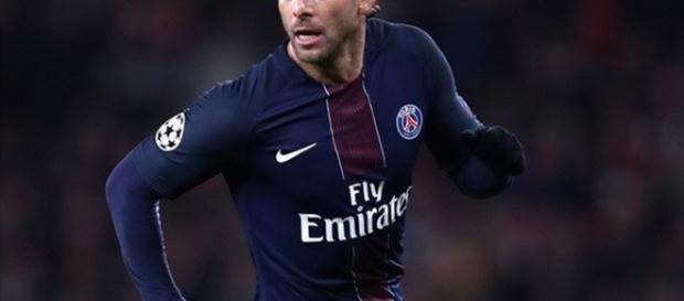 Maxwell lateral brasileiro do PSG fará sua ultima partida na França Maxwell lateral brasileiro do PSG fará sua ultima partida na França