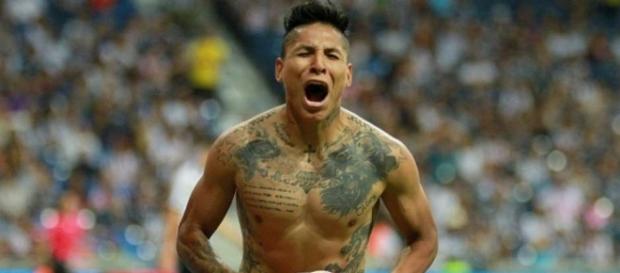 Ruidíaz celebrando el tanto de la permanencia para Monarcas Morelia Ruidíaz celebrando el tanto de la permanencia para Monarcas Morelia