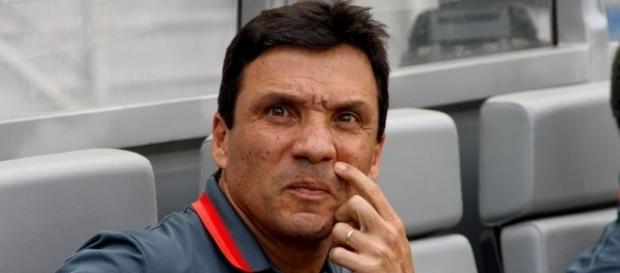 Zé Ricardo pode ganhar reforço para a zaga Zé Ricardo pode ganhar reforço para a zaga