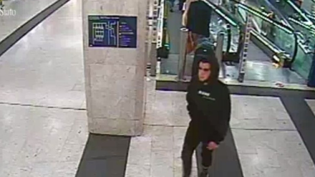 Milano, giovane accoltellatore in Stazione Centrale simpattizzava Isis: scoperto video Stato Islamico su profilo Facebook