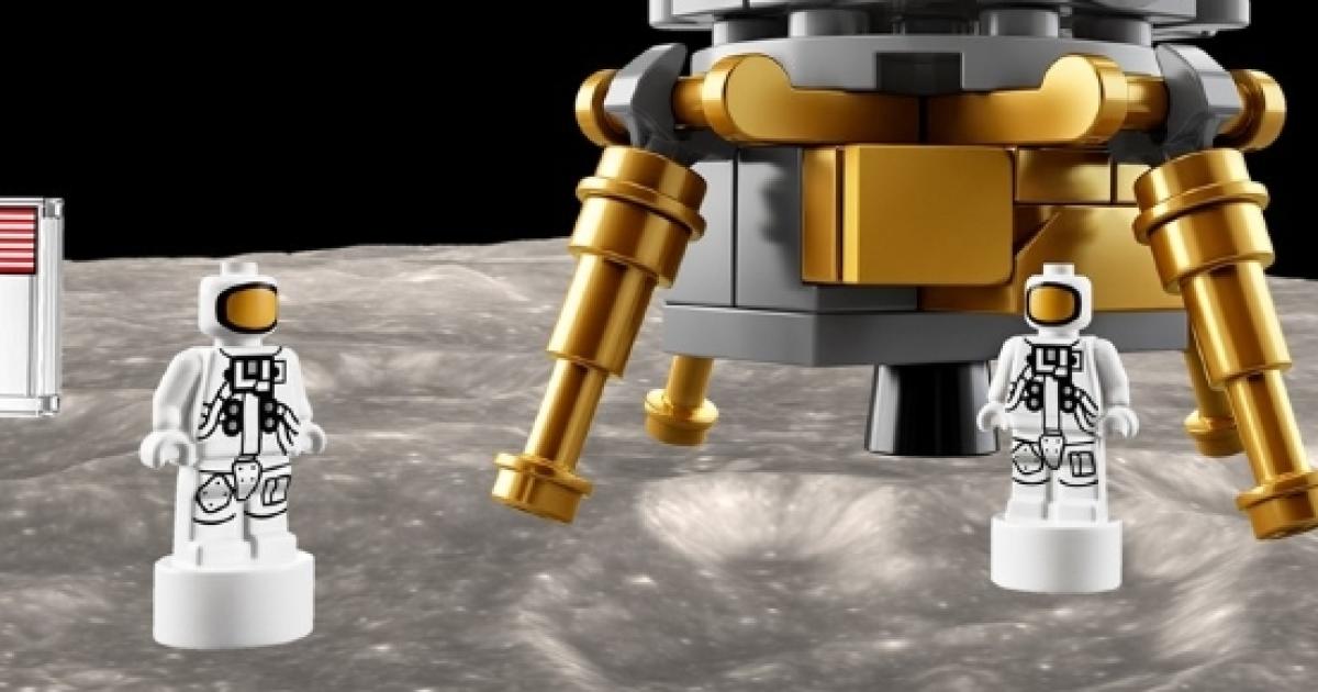 saturn v toy
