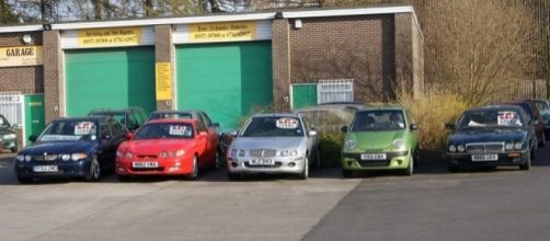 Cars for sale, Wikimedia https://commons.wikimedia.org/wiki/File:Cars_for_sale_at_Sandbeck_Garage,_Sandbeck_Park,_Wetherby_(15th_April_2013).JPG