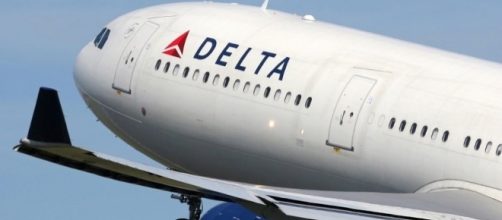 Delta Air Lines Pilot Hits Female Passenger As He Tries To Break ... - inquisitr.com