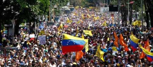In Venezuela è quasi guerra civile: continuano le proteste contro ... - liberopensiero.eu
