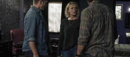 Mary isn't sure about the British Men of Letters in 'Supernatural' [Image via Blasting News Library]