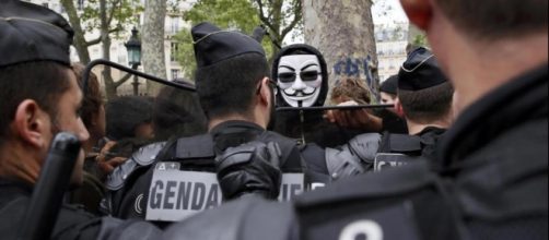 Terrorismo, black bloc e hooligans: così la Francia sprofonda nel ... - lineadirettaeuropa.eu