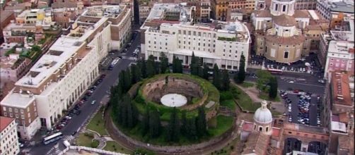 Vista aerea del Mausoleo voluto da Augusto nel 28 a.C. (fonte foto: Google)